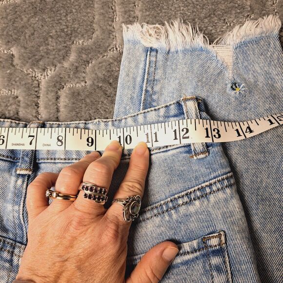 Tinseltown Daisy Denim Mom Jeans Womens Size 3/26W light wash distressed raw hem - Picture 6 of 9